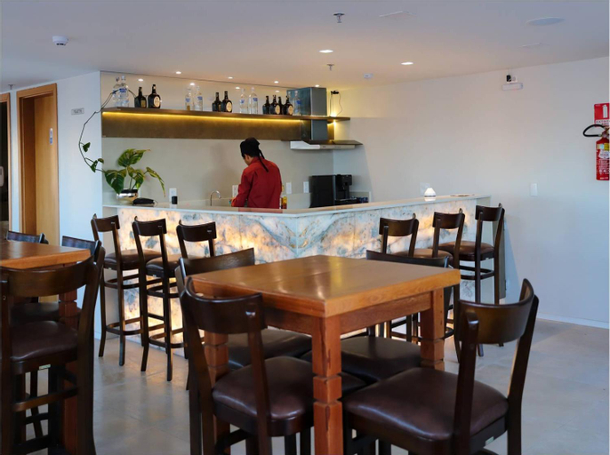 Food & Drinks 12
