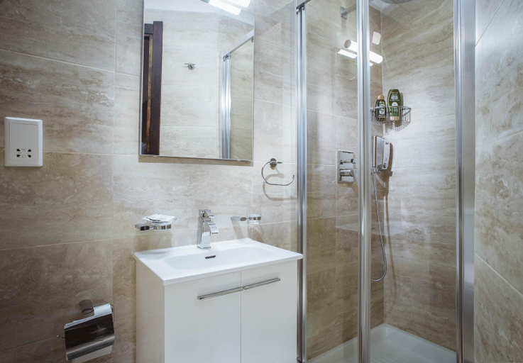 Bathroom 4, Fauzia B&B