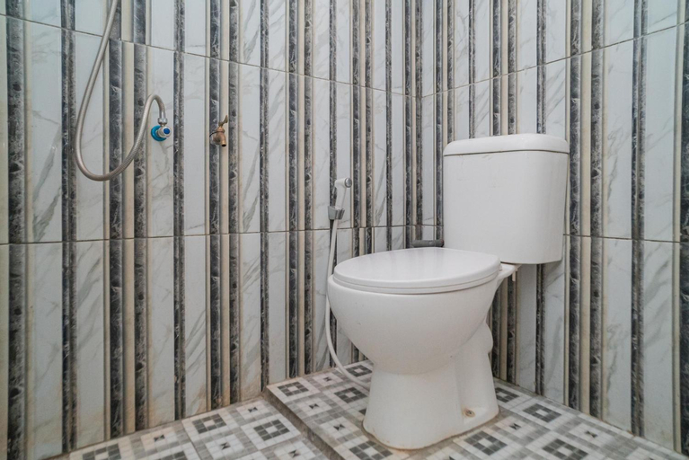 Bathroom 13
