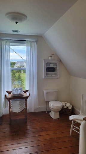Bathroom 3, Clinton Pond Bed and Breakfast, Queens
