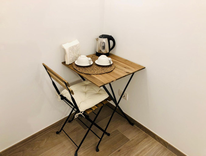 Others 3, Atipico B&B, Bari