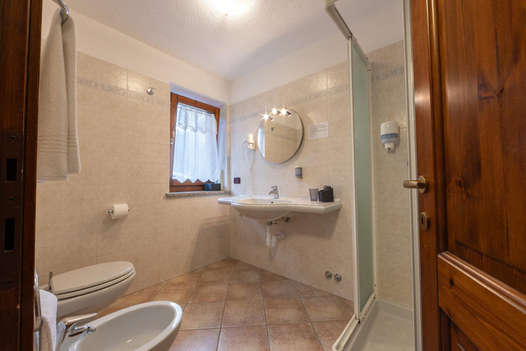 Bathroom 3, Le Reve, Aosta