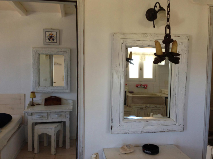 Bathroom 3, Anthippi, South Aegean