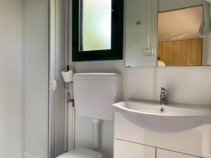 Bathroom 4, Hostel & Glamping Santa Fortunata, Napoli