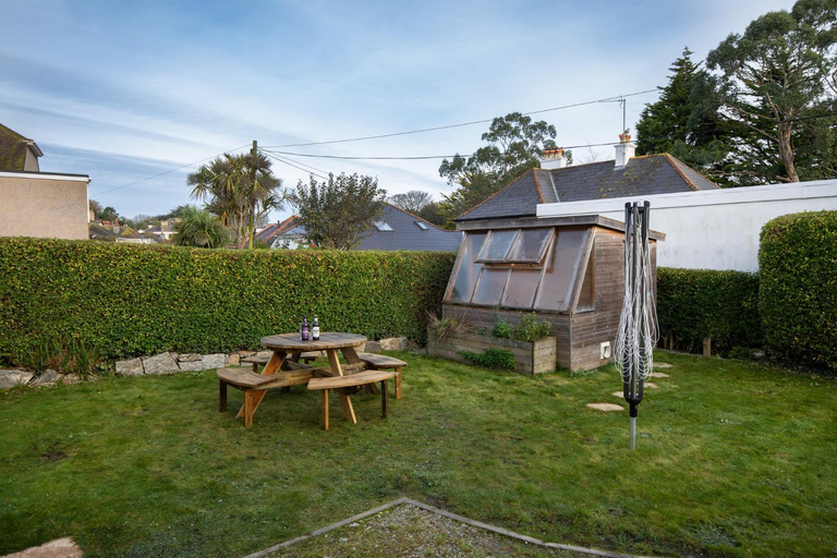 Others 4, Private Garden & Parking, Walk to Beach & Town, Cornwall