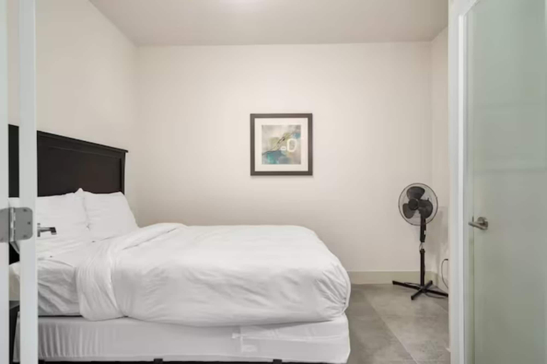 Bedroom 2, Mountain View Penthouse 7BR Combo, Fraser Valley