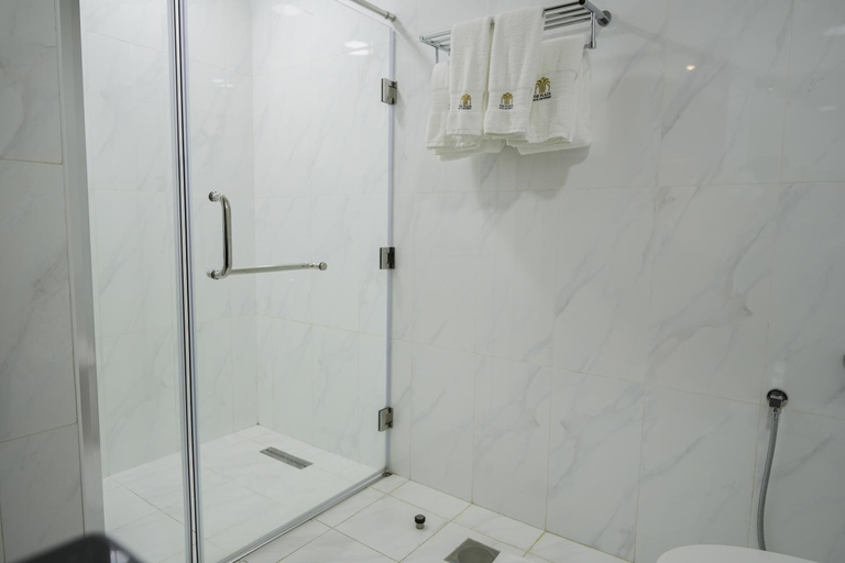 Bathroom 4, The Plaza Hotel and Resort, Salalah