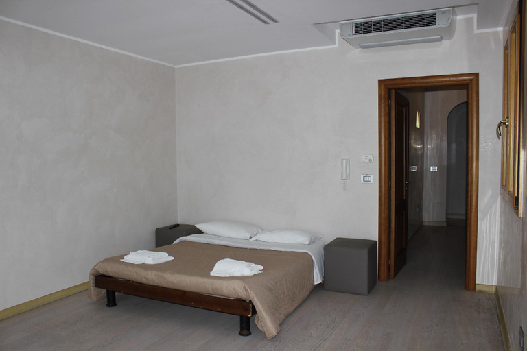 Bedroom 2, Palazzo De Donno App no04, Lecce