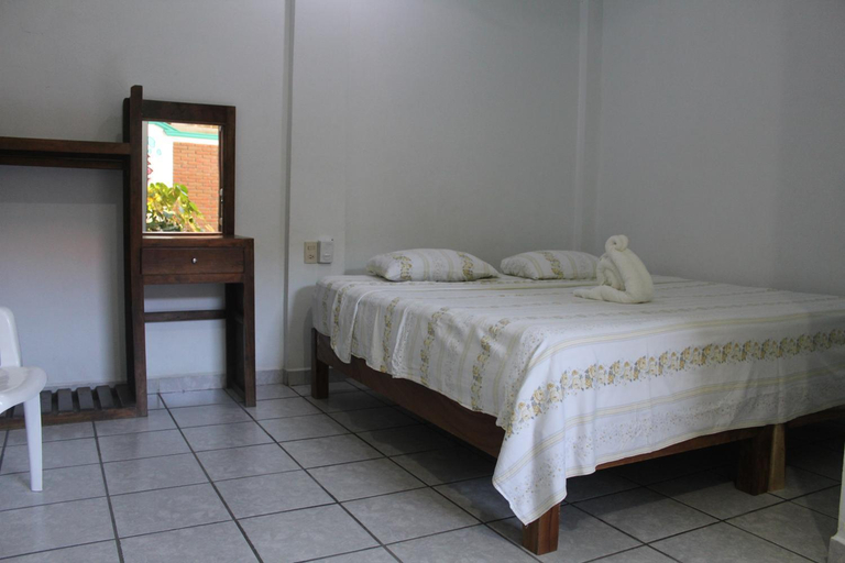 Others 3, Hotel Gamito, Dist. Pochutla