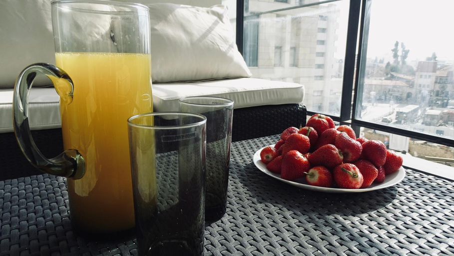 Food & Drinks 5, HolySuite J Tower