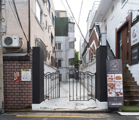 Jinsim House in Hongdea, Mapo