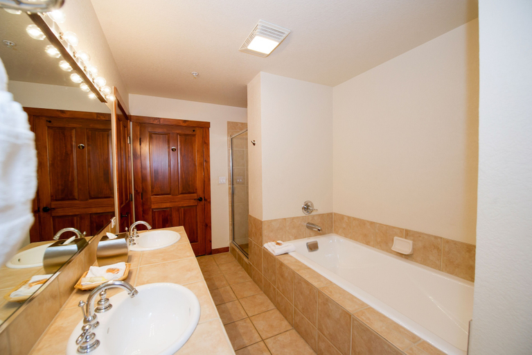 Bathroom 3, Main Street Station, Summit