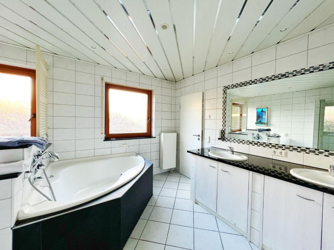 Bathroom 3, Hellers Twenty Four II, Bodenseekreis