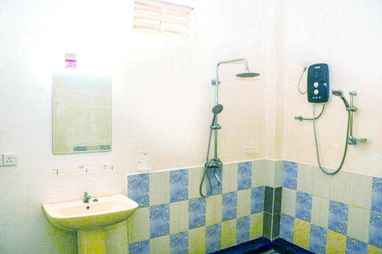 Bathroom 3, Sigiri Gayani Home Stay, Dambulla