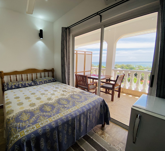 Bedroom 3, Oceanic View Apartments