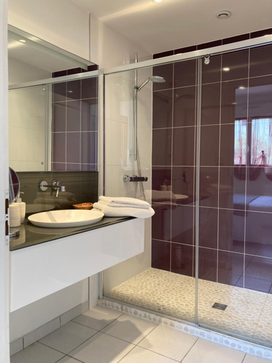 Bathroom 3, Chambre Is, Côte-d'Or
