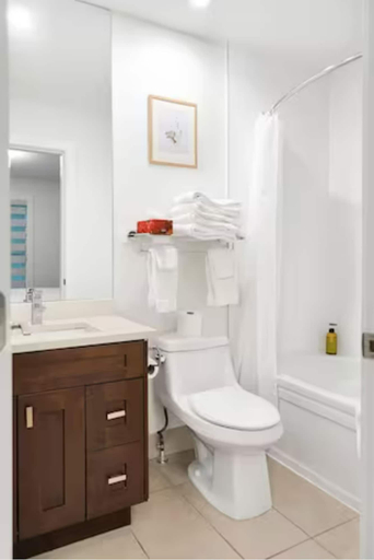 Bathroom 3, 4BR Penthouse Rooftop of Harrison, Fraser Valley