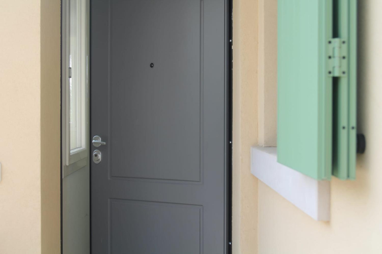 Others 3, B&B Gasper, Verona