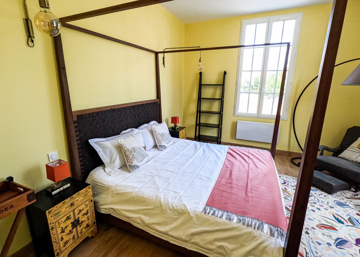 Bedroom 5, 23, Gironde