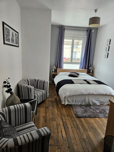 Others 4, John's B&B, Sarthe