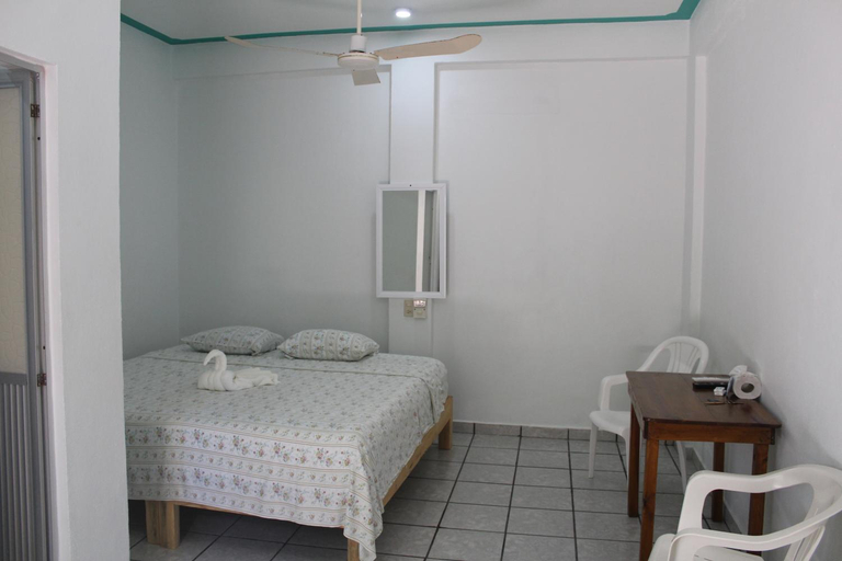 Others 2, Hotel Gamito, Dist. Pochutla