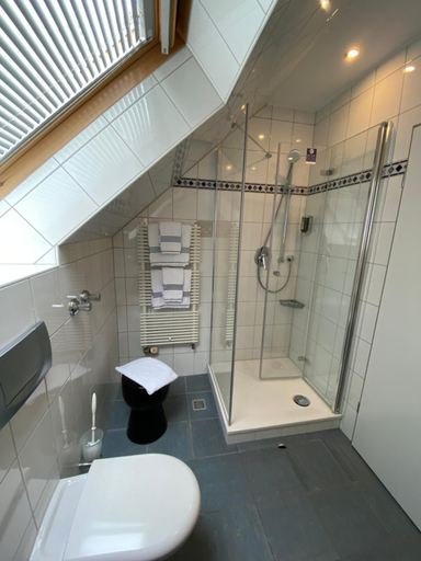 Bathroom 2, Hotel Restaurant Zur Post, Rheinisch-Bergischer Kreis
