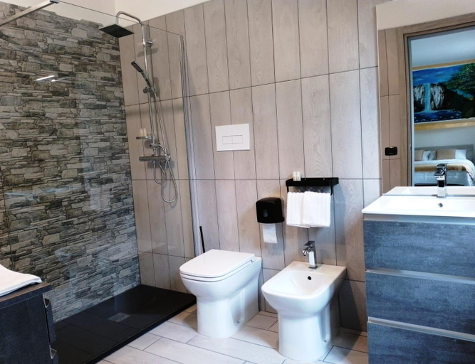Bathroom, IL SOTTOBOSCO, Potenza