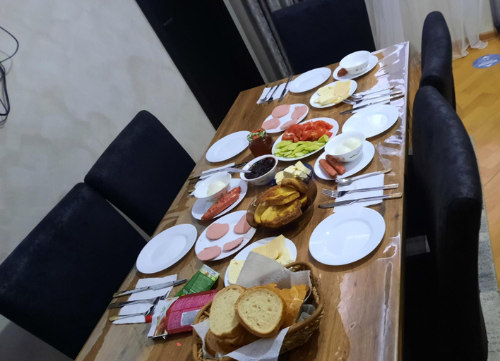 Food & Drinks 5, Makos Guest House, Tskaltubo