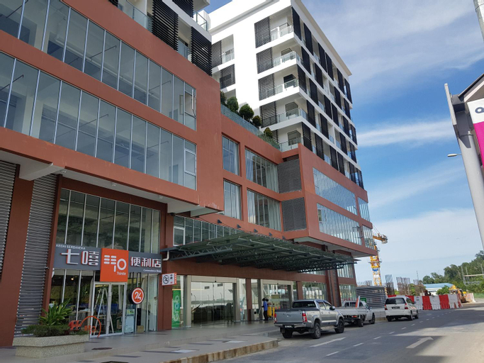 Exterior & Views
