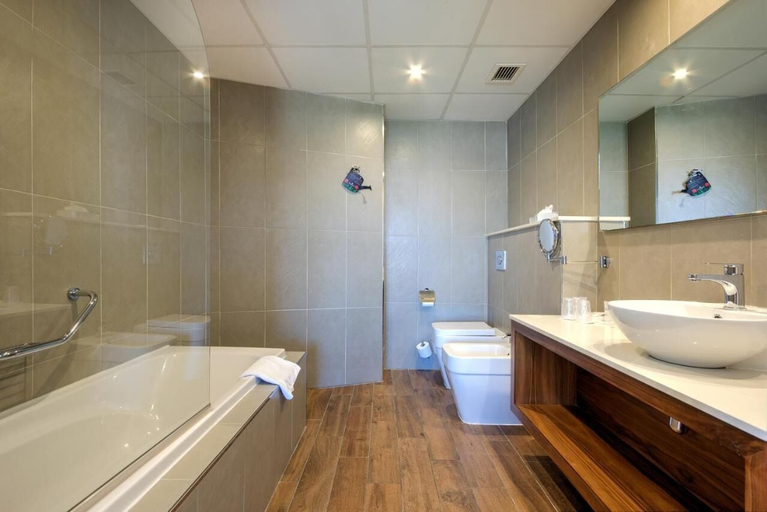 Bathroom 5, Vivaldi Malta, St Julian's
