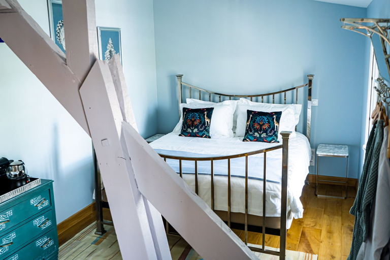 Bedroom 4, 23, Gironde