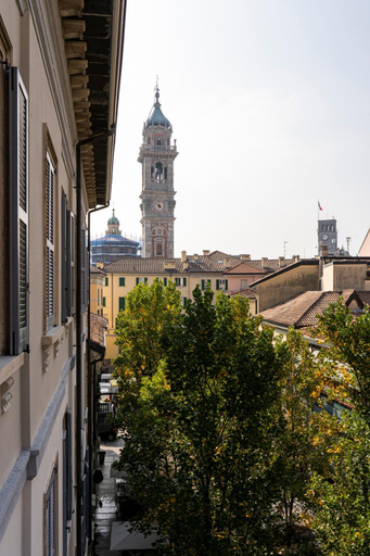Others 3, Varese Suites, Varese