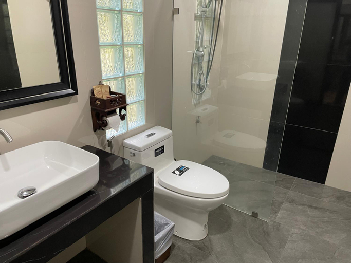 Bathroom 3, Nao Ta Chuang, Thung Song