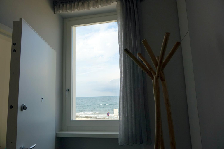 Others 5, La Finestra Sul Mare, Bari