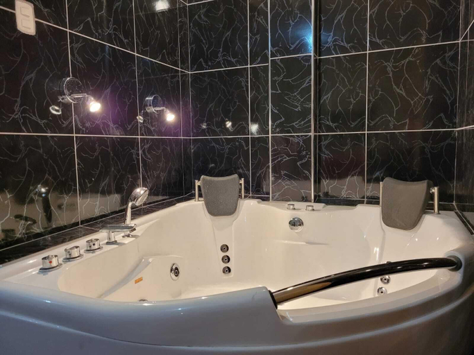 Bathroom, Hotel Queen, Cajamarca