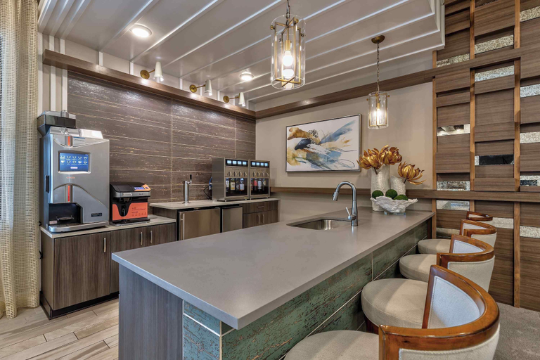 Food & Drinks, Vintage Amelia Island Apartments, Nassau