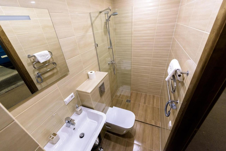 Bathroom 1, Villa Orchidea, Šakių