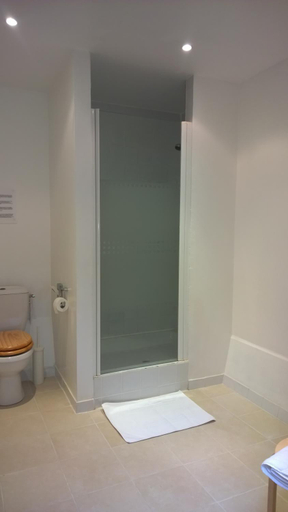Bathroom 2, Val de Costes, Lot-et-Garonne