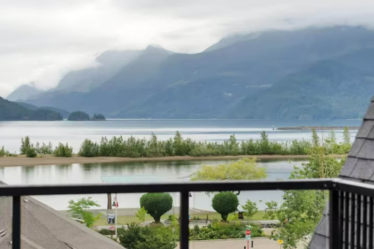 Others 5, Penthouse Lake Home 3BR Amazing View, Fraser Valley