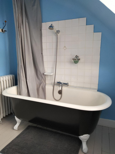 Bathroom 4, Moulins de Clan, Vienne