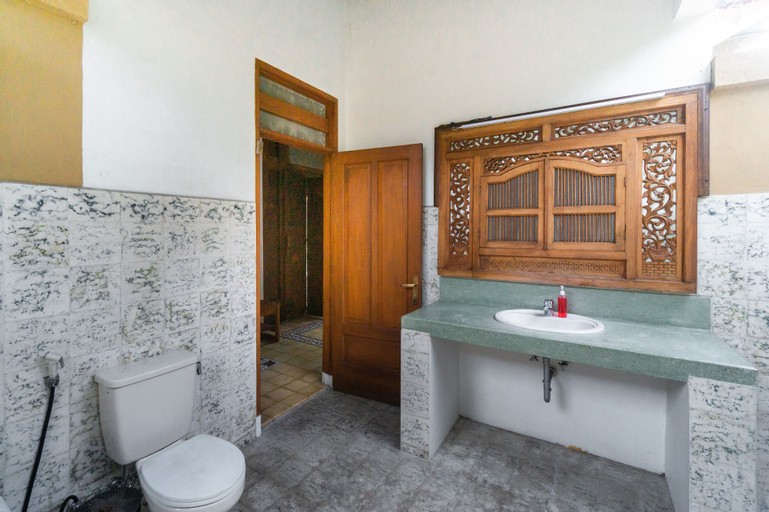 Bathroom 4