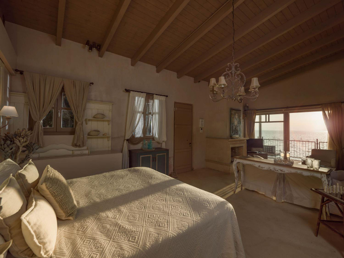 Bedroom 2, Six Keys, Thessaly