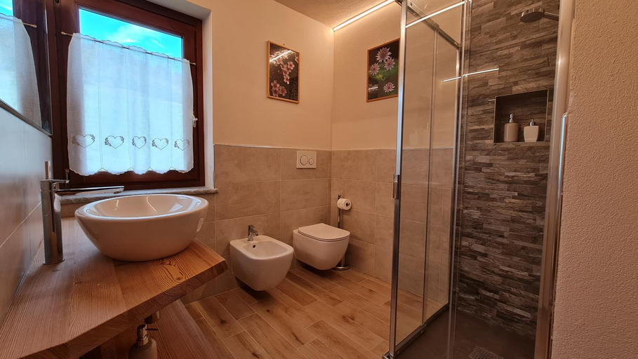 Bathroom 5, Casa Margherita, Aosta