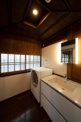 Bathroom 1, Iizukatei, Nakagawa