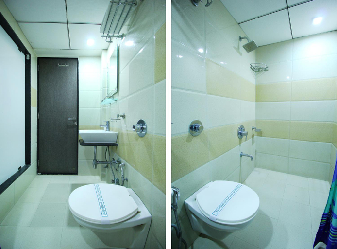 Bathroom 4, Hotel Flair Inn, Ahmadabad