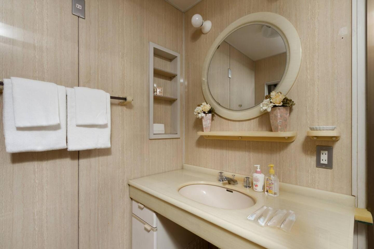 Bathroom 3, KB1*Unique HUGE house for family /JR +subway, Osaka