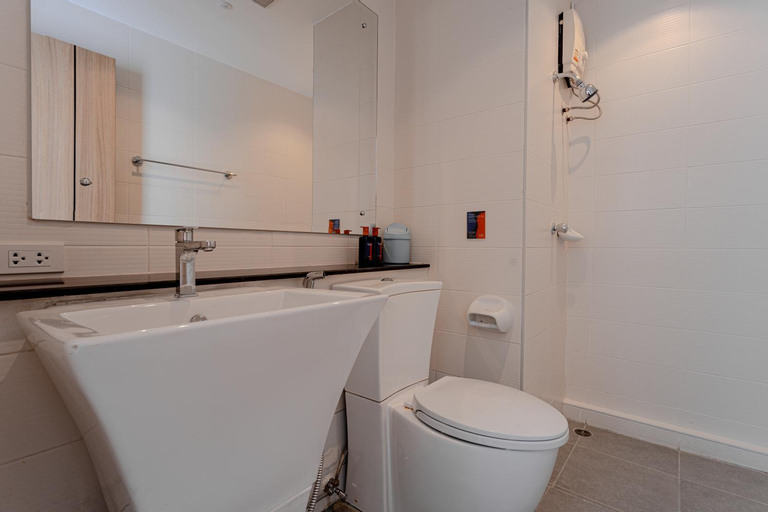 Bathroom 10