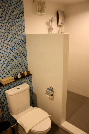 Bathroom 10