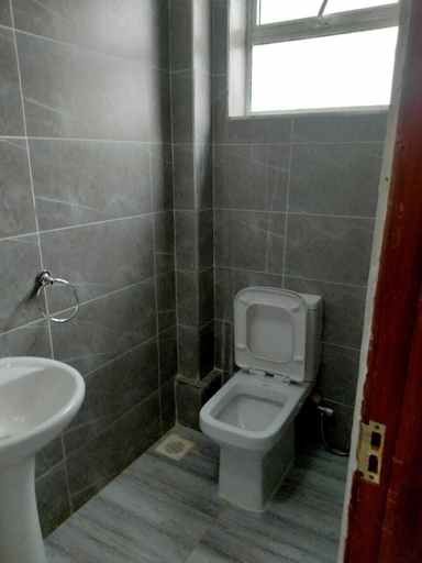 Bathroom 3, Lux Suites Siloam Holiday Apartments, Kisauni