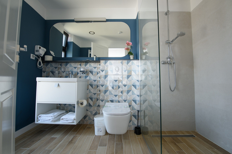 Bathroom 3, Vila Sarisa, Deva